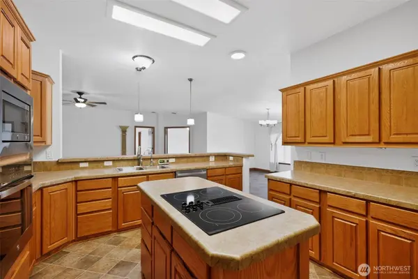 402 Parrish RD, Sequim, WA 98382