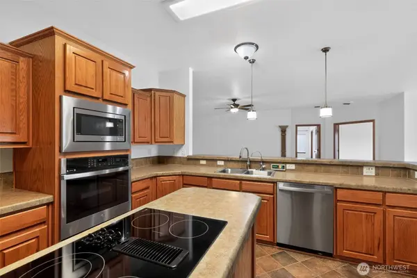 402 Parrish RD, Sequim, WA 98382