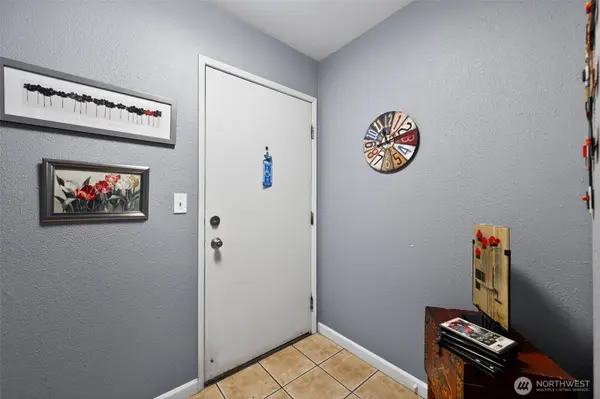 17431 Ambaum BLVD S #D14, Seattle, WA 98148