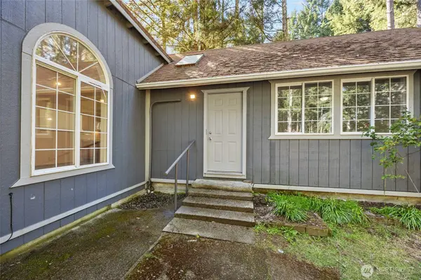 19108 2nd ST NW, Lakebay, WA 98349