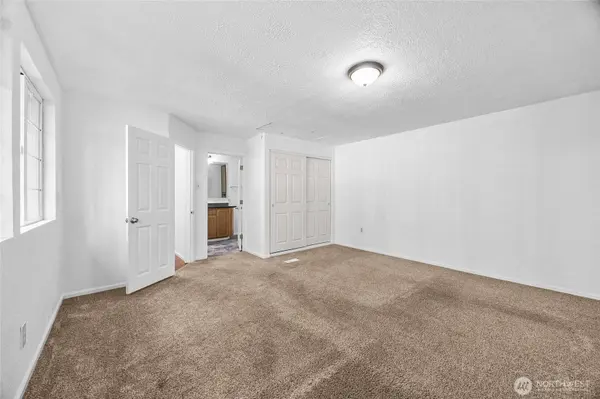 19108 2nd ST NW, Lakebay, WA 98349
