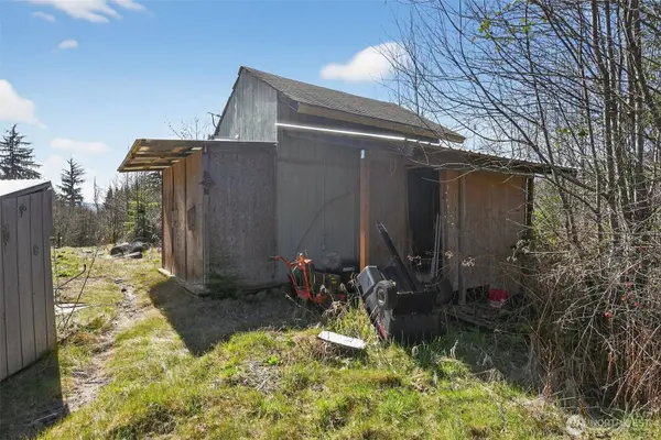 210 Bellicum RD, Morton, WA 98356