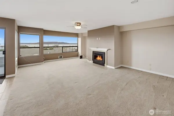 22211 Cliff AVE S #104, Des Moines, WA 98198