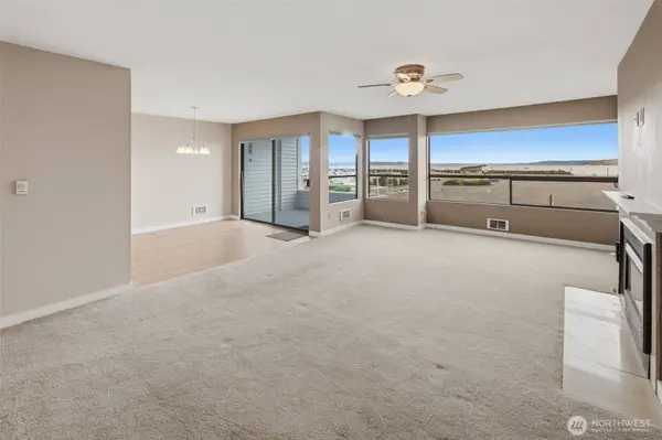 22211 Cliff AVE S #104, Des Moines, WA 98198