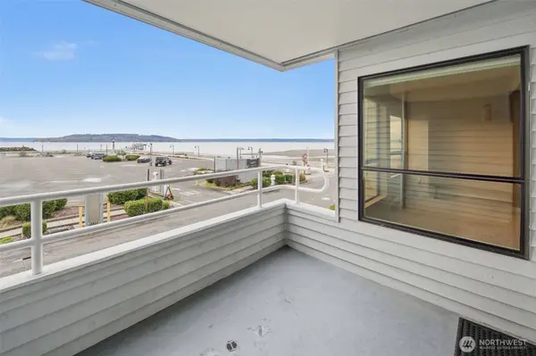 22211 Cliff AVE S #104, Des Moines, WA 98198