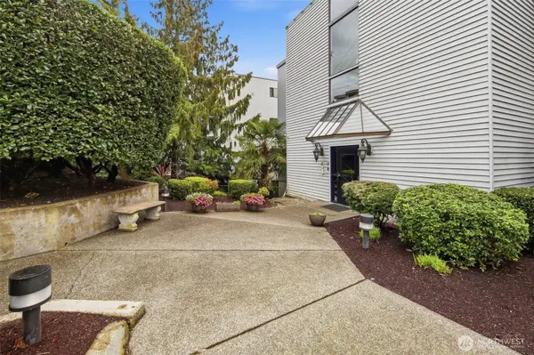 22211 Cliff AVE S #104, Des Moines, WA 98198