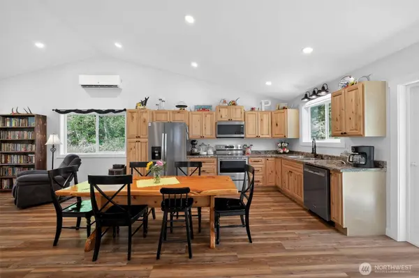 115 Walker RD #I, Toledo, WA 98591
