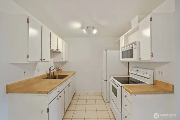 6110 24th AVE NW #203, Seattle, WA 98107