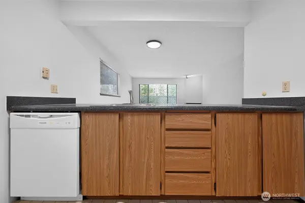 1740 NE 86th ST #101, Seattle, WA 98115