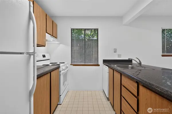 1740 NE 86th ST #101, Seattle, WA 98115