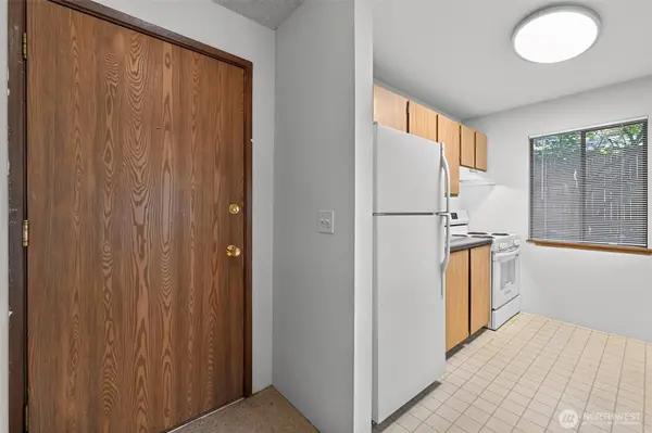 1740 NE 86th ST #101, Seattle, WA 98115