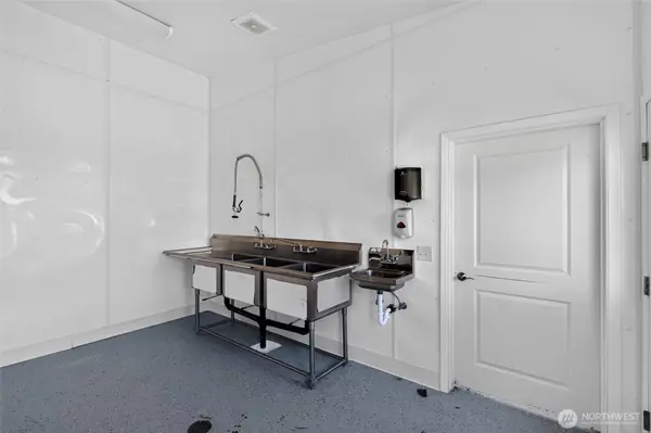 1002 Lemmon RD, Port Angeles, WA 98362