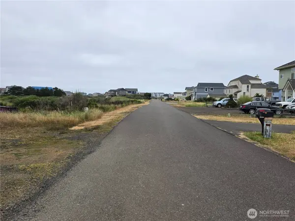 1440 Ocean Crest AVE SW, Ocean Shores, WA 98569