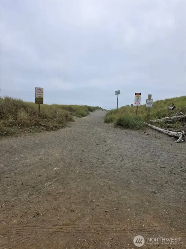 1440 Ocean Crest AVE SW, Ocean Shores, WA 98569