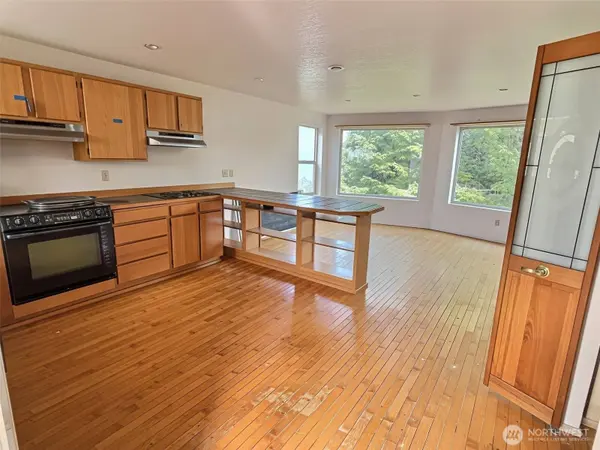 206 Sunrise AVE SE, Ocean Shores, WA 98569