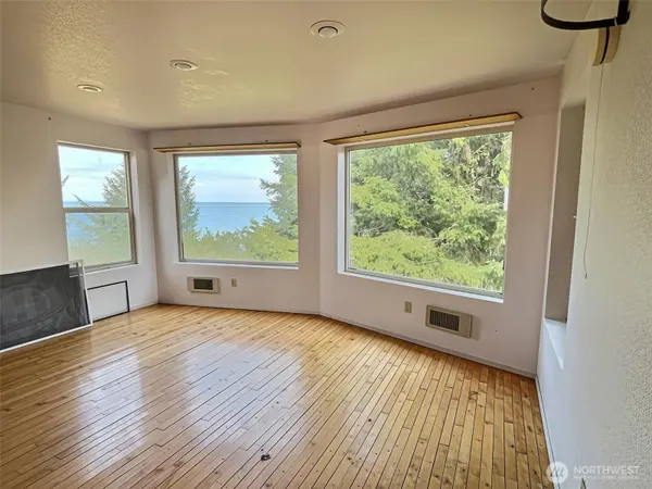 206 Sunrise AVE SE, Ocean Shores, WA 98569