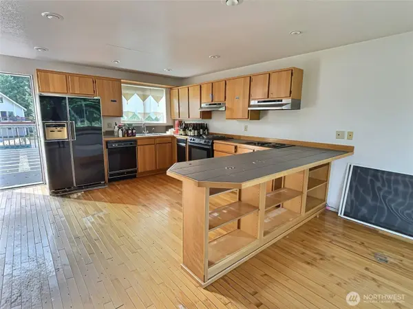 206 Sunrise AVE SE, Ocean Shores, WA 98569
