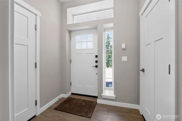 141 E Allynview DR, Allyn, WA 98524