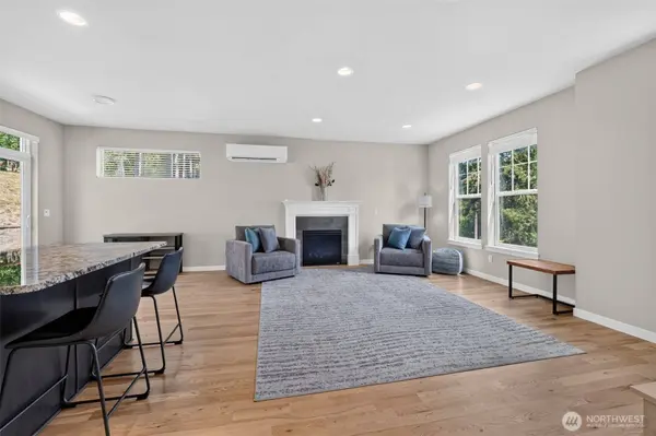 141 E Allynview DR, Allyn, WA 98524