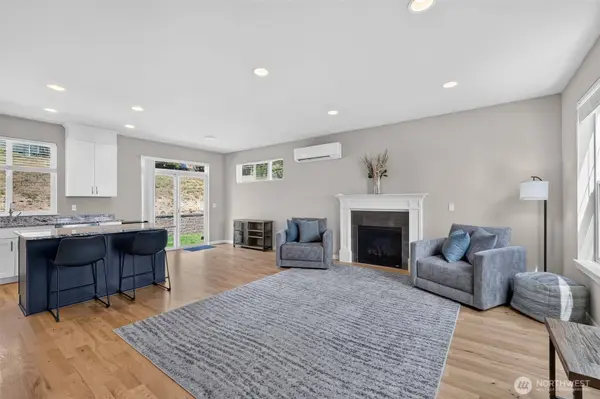 141 E Allynview DR, Allyn, WA 98524