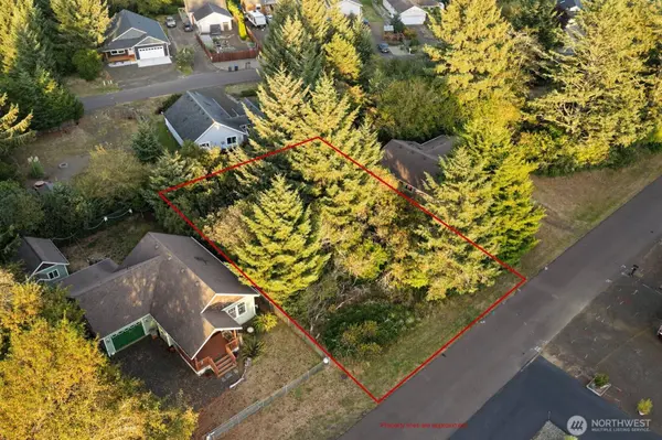 668 Island CIR SE, Ocean Shores, WA 98569