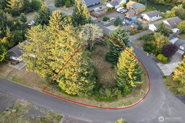 643 Island CIR SE, Ocean Shores, WA 98569