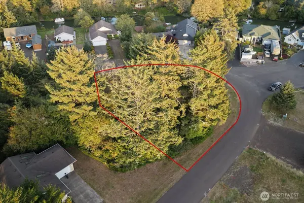 643 Island CIR SE, Ocean Shores, WA 98569