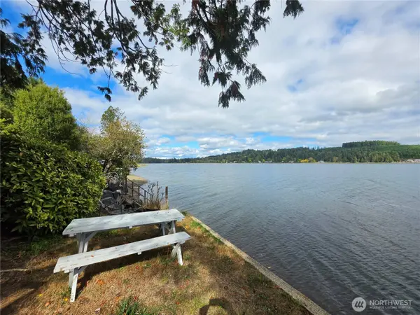 560 E North Bay RD