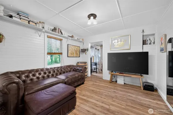 173 Young RD, Randle, WA 98377
