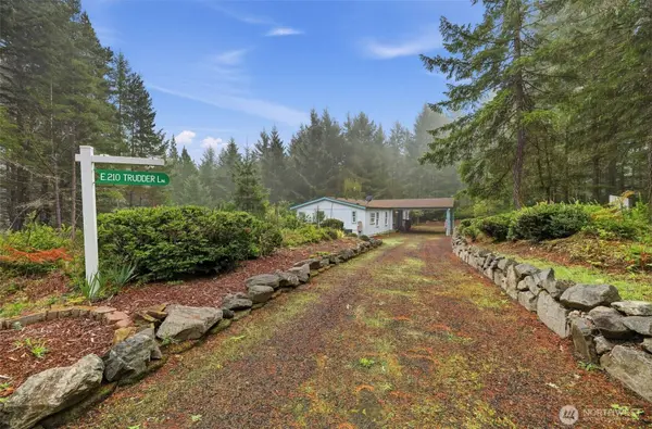 210 E Trudder LN, Union, WA 98592