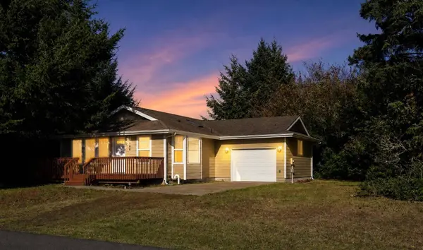 666 Island CIR SE