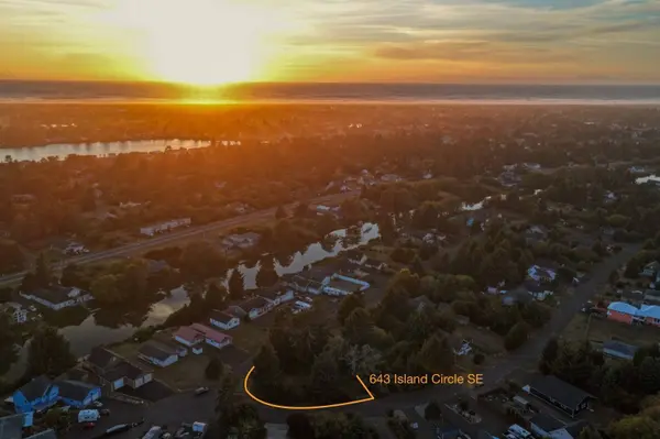 666 Island CIR SE, Ocean Shores, WA 98569