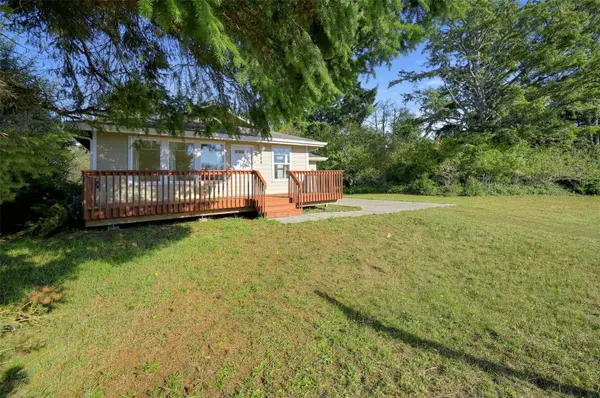 666 Island CIR SE, Ocean Shores, WA 98569