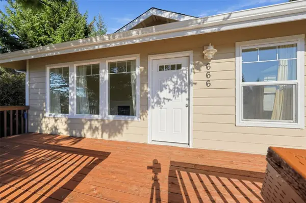 666 Island CIR SE, Ocean Shores, WA 98569