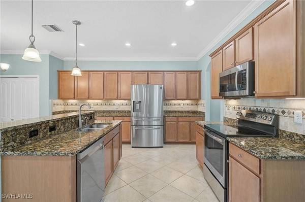 3450 Malagrotta CIR, Cape Coral, FL 33909