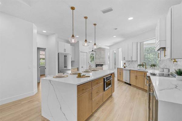 2072 TOCOBAGA LN, Nokomis, FL 34275