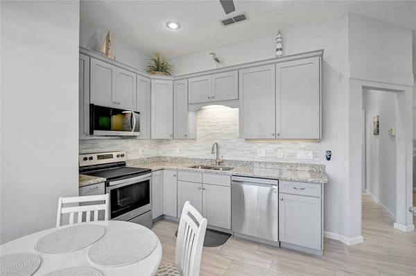 479 CATALINA ISLES CIR, - Homes for Sale in Venice FL 34292