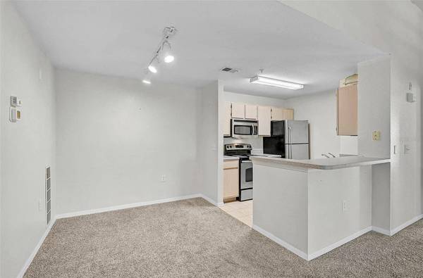 8827 MANOR LOOP #204, Lakewood Ranch, FL 34202