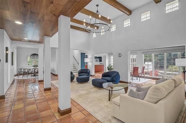 4439 WESTWOOD LN, Sarasota, FL 34231