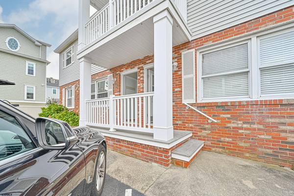 9506 Ventnor Ave, Margate, NJ 08402