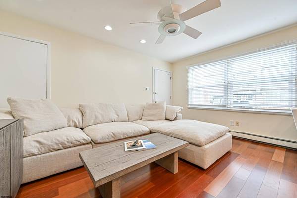 9506 Ventnor Ave, Margate, NJ 08402