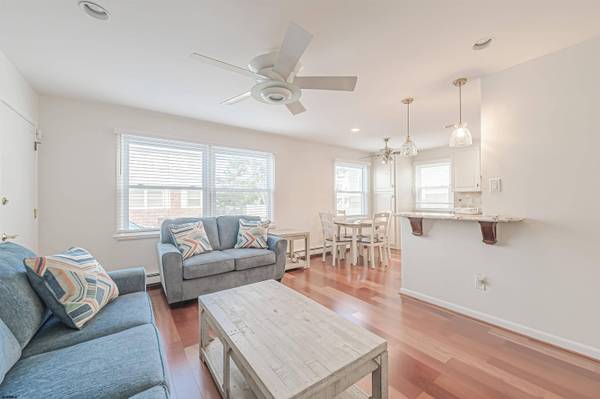 9506 Ventnor Ave, Margate, NJ 08402