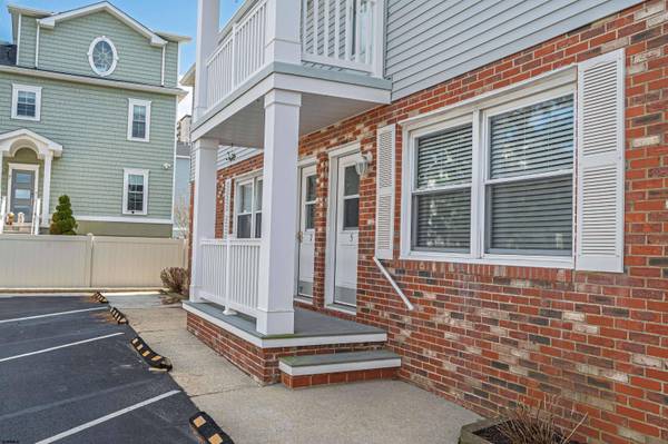 9506 Ventnor Ave, Margate, NJ 08402