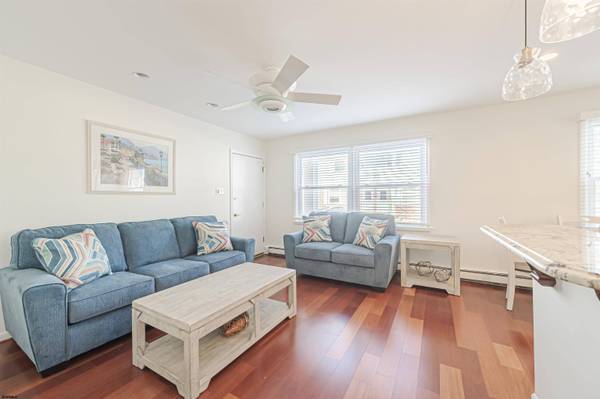 9506 Ventnor Ave, Margate, NJ 08402