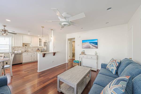 9506 Ventnor Ave, Margate, NJ 08402