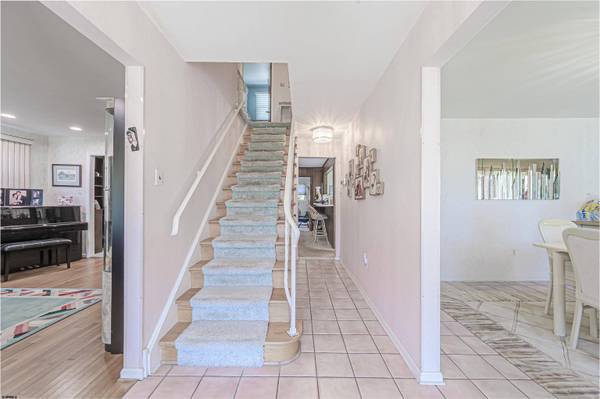 313 N Lancaster Ave, Margate, NJ 08402