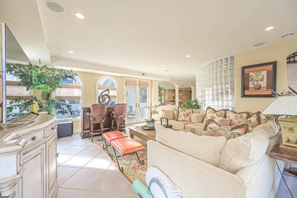 112 S Rumson Ave, Margate, NJ 08402