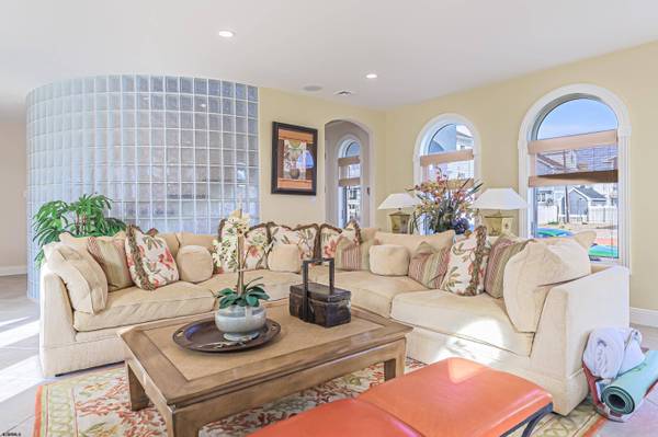 112 S Rumson Ave, Margate, NJ 08402