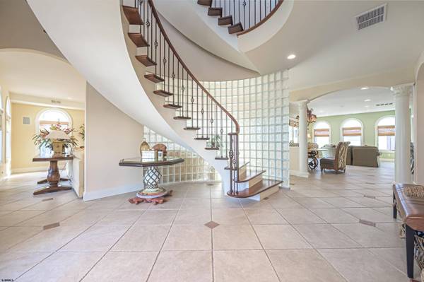 112 S Rumson Ave, Margate, NJ 08402