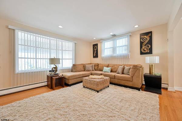 100 N Argyle Ave, Margate, NJ 08402
